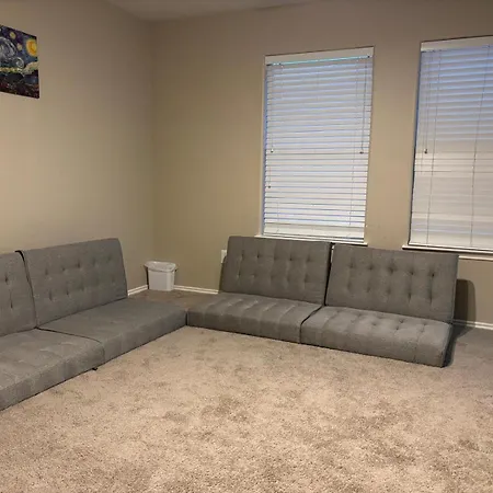 Spacious 3 Bedroom - Rosenberg